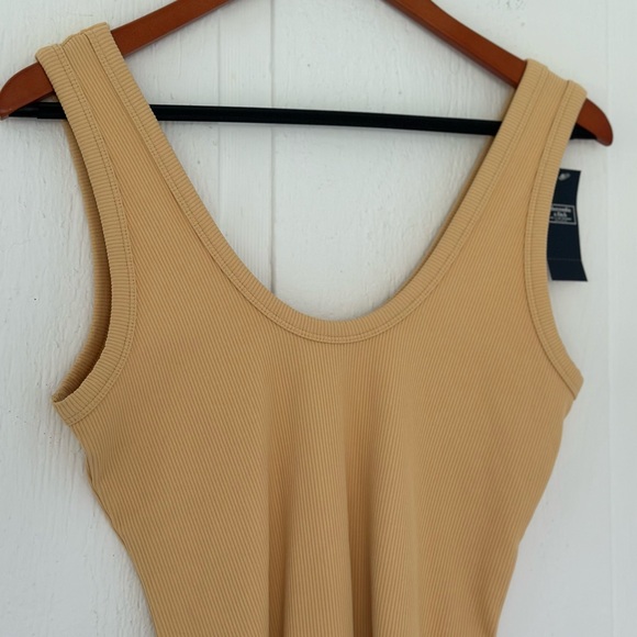NWT Abercrombie and Fitch Ribbed Yellow Bodysuit Size Large - Picture 4 of 4